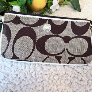 COPY - Coach wristlet authentic